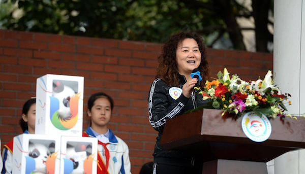 Chengdu Zhang Shan sharing stories with kids