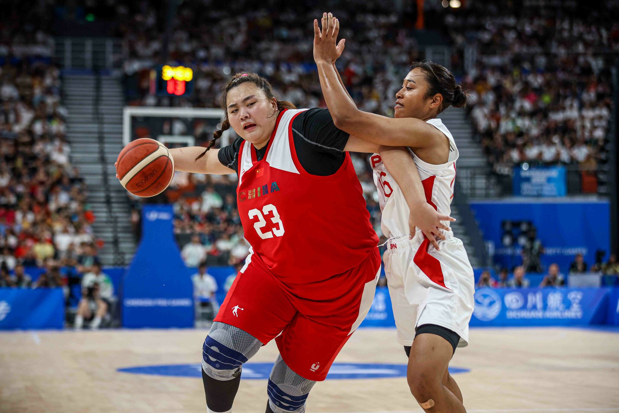 Liu Yutong (L) of Team China is in competition