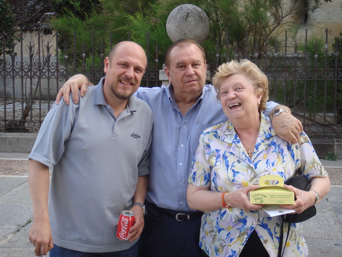 Roberto Outerino Sr with family