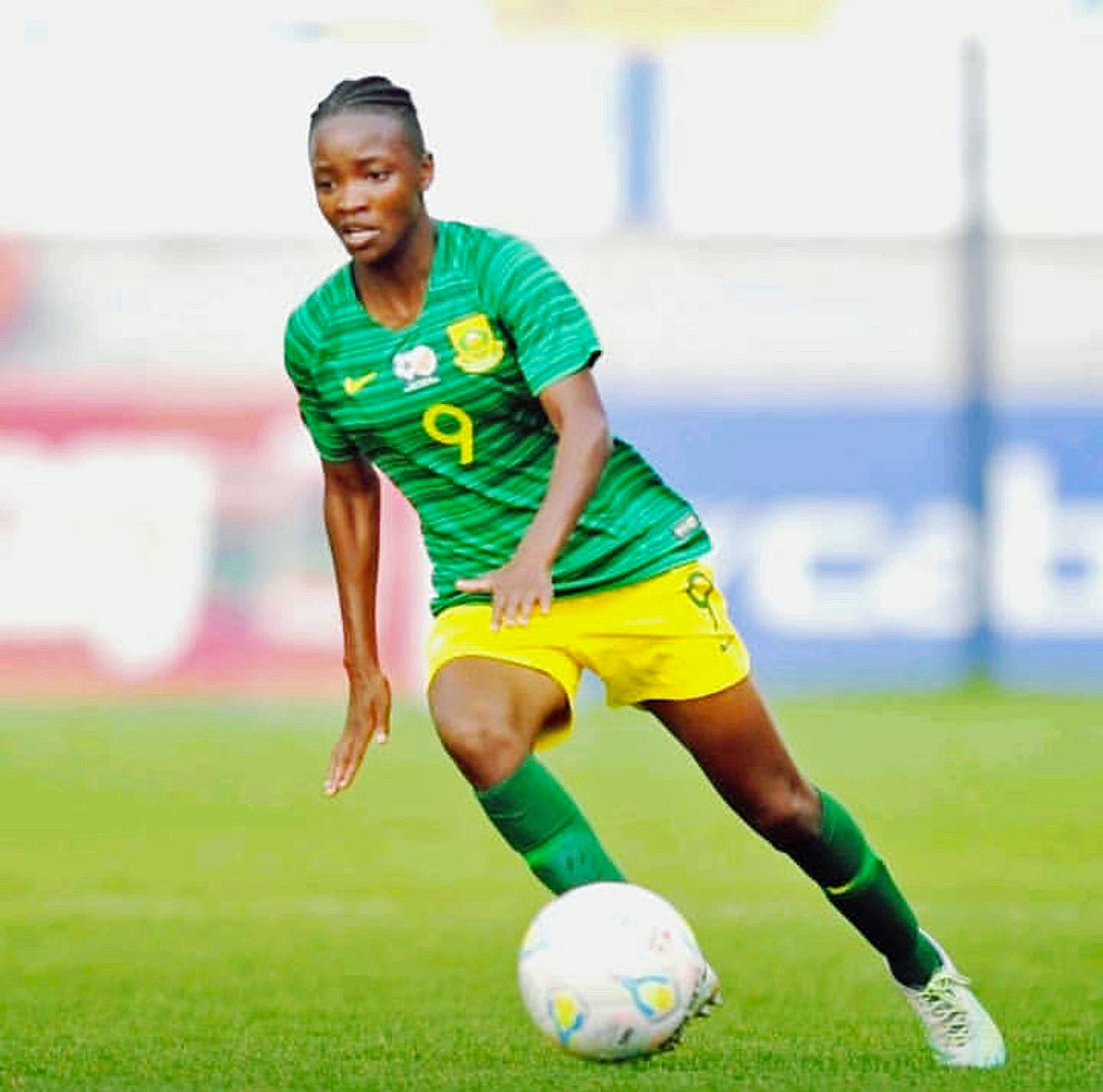 web Amanda Mthandi playing for Banyana Banyana