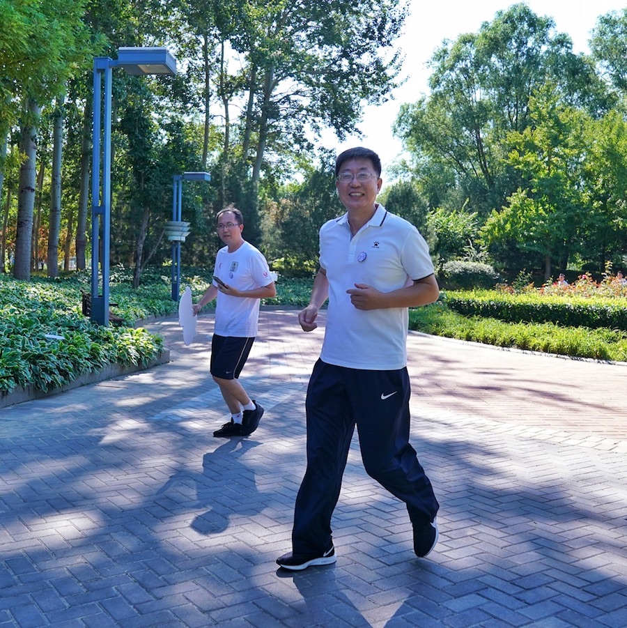 XUE Yanqing(right) in the AUSF Run Challenge